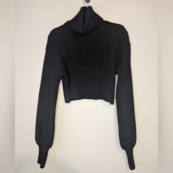 NWT Olivaceous Turtle Neck Sweater Crop XtraLong sleeves Black ripped Size Large - Picture 1 of 9